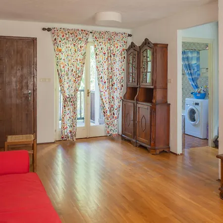 Lovely Flat In Apartamento Morgex